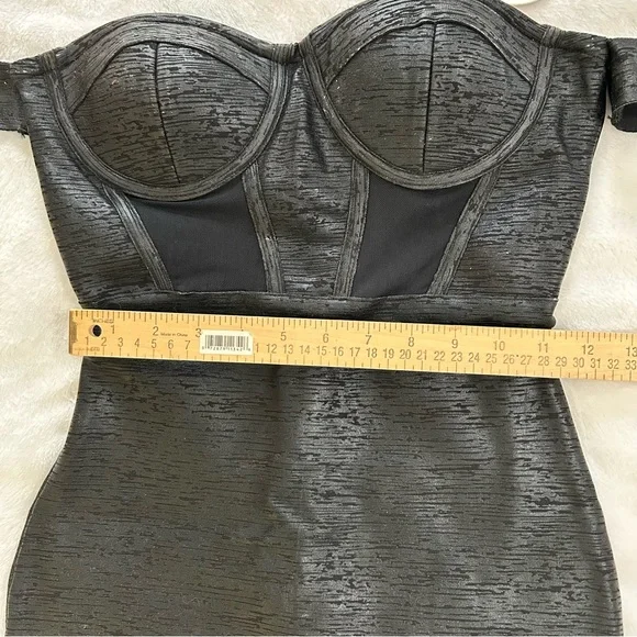 Miss Circle Elegant Black Off-Shoulder Corset Dress - Picture 3 of 16